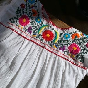 Sweet Vintage 100% Cotton Embroidered Hungarian Top❤️🌸❤️💜